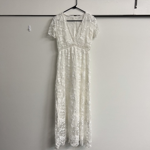 White V-neck Lace Boho Maxi Dress - Picture 1 of 7
